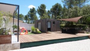 Studio de jardin et sa terrasse bois