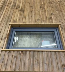 panneaux bois fenêtre